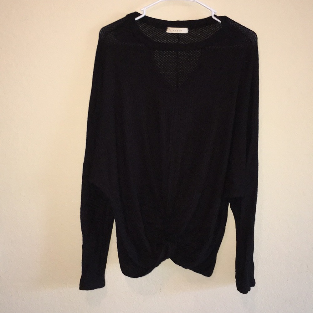 Black twist front top